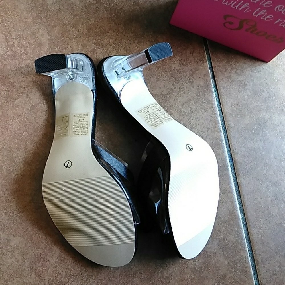 Heels - Picture 4 of 4